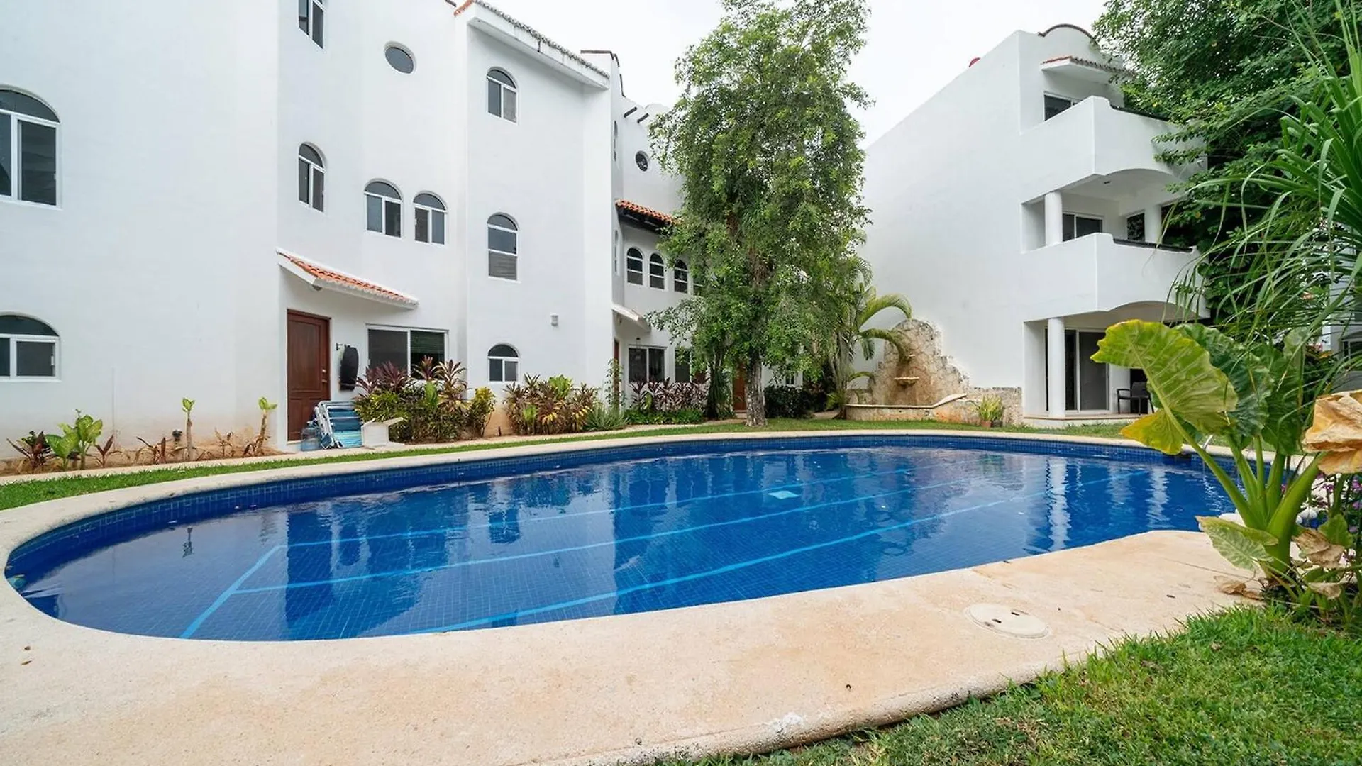3 Bedroom Condo With Pool - Playacar Phase II - At Quintas Pakal Complex 21 Playa del Carmen Hébergement de vacances