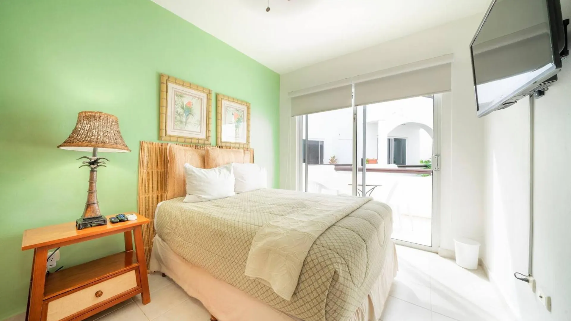 3 Bedroom Condo With Pool - Playacar Phase II - At Quintas Pakal Complex 21 Playa del Carmen