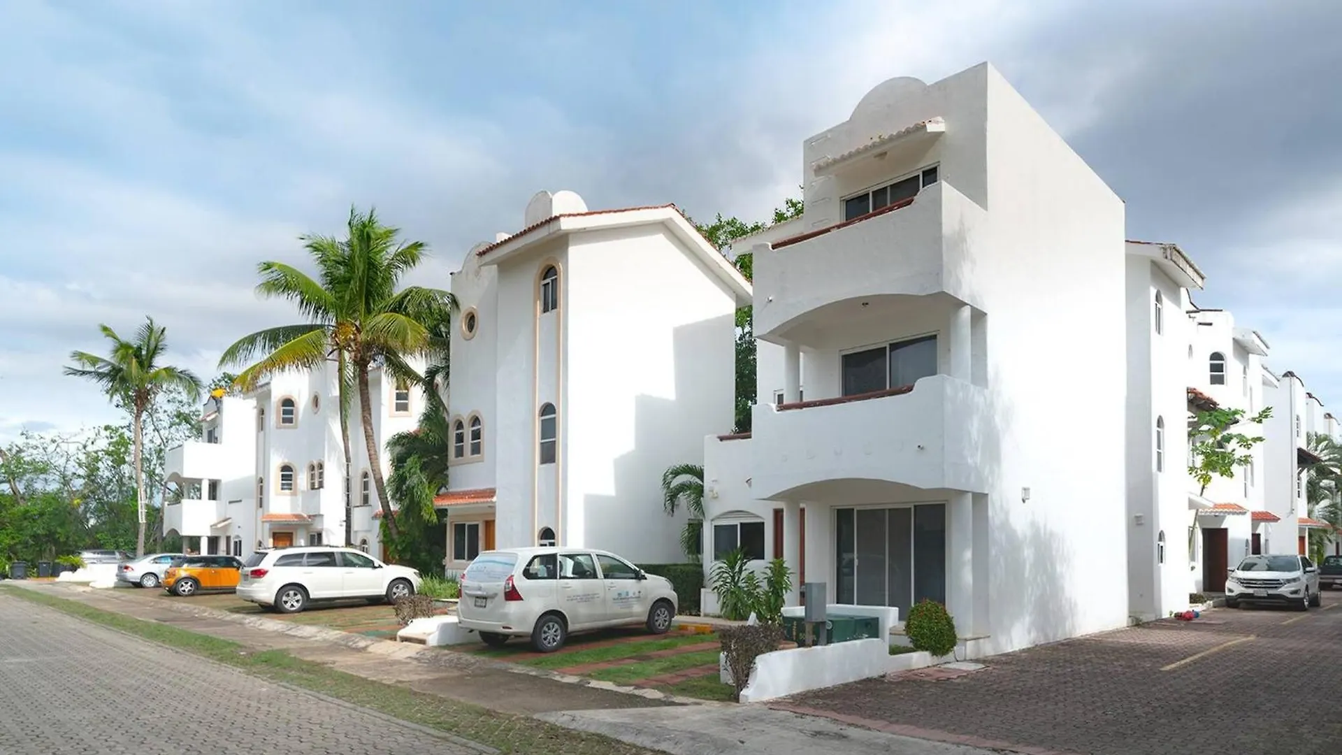 Semesterbostad 3 Bedroom Condo With Pool - Playacar Phase II - At Quintas Pakal Complex 21 Playa del Carmen